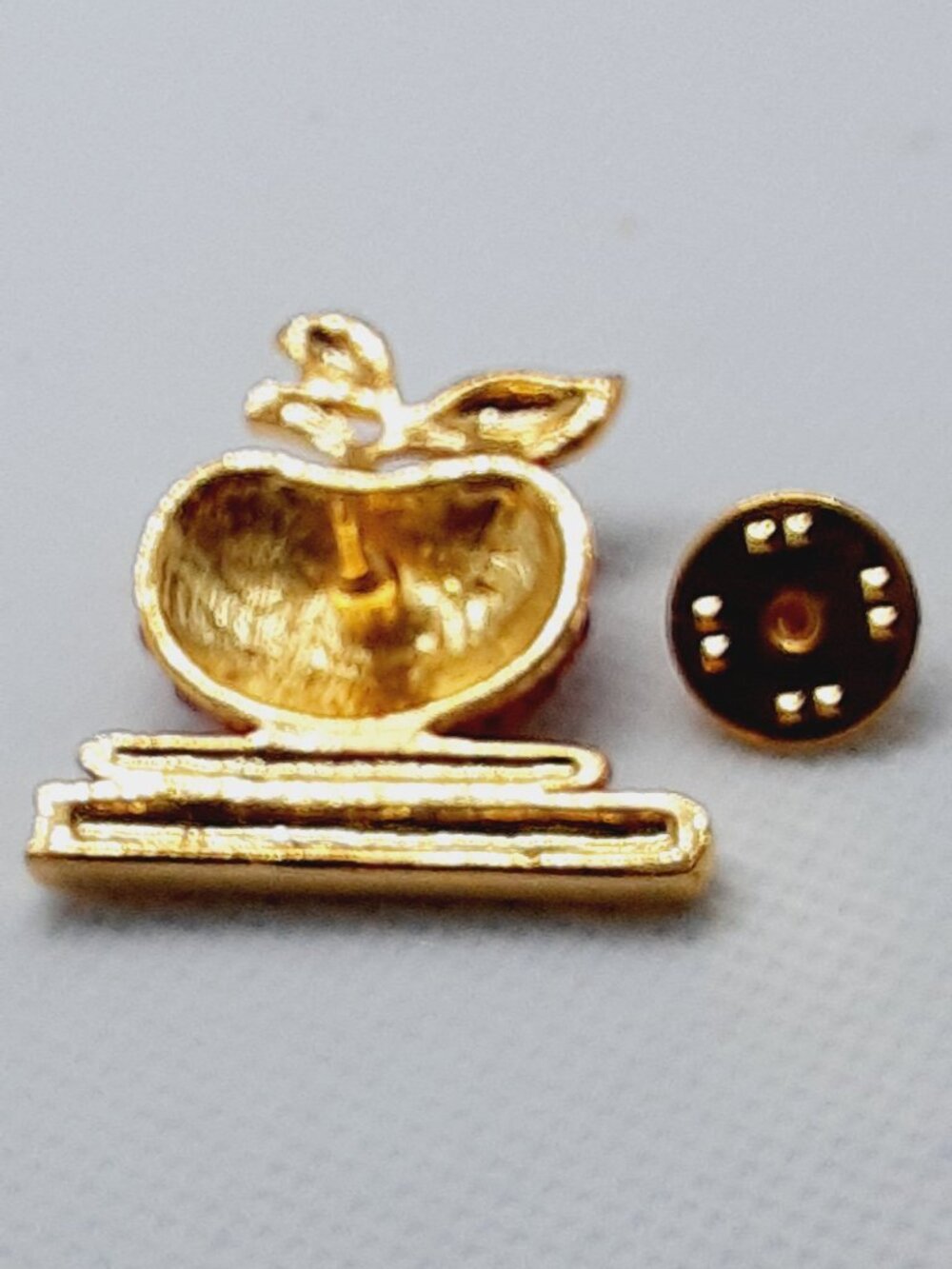 NEW Teacher's Apple Put 'Em Pin - Picture 3 of 9